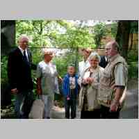 905-1032 Sonderfahrt nach Tapiau im Juni 2003. Joachim Rudat und Frau Kenzler mit der Familie Edith Gutzeit..jpg